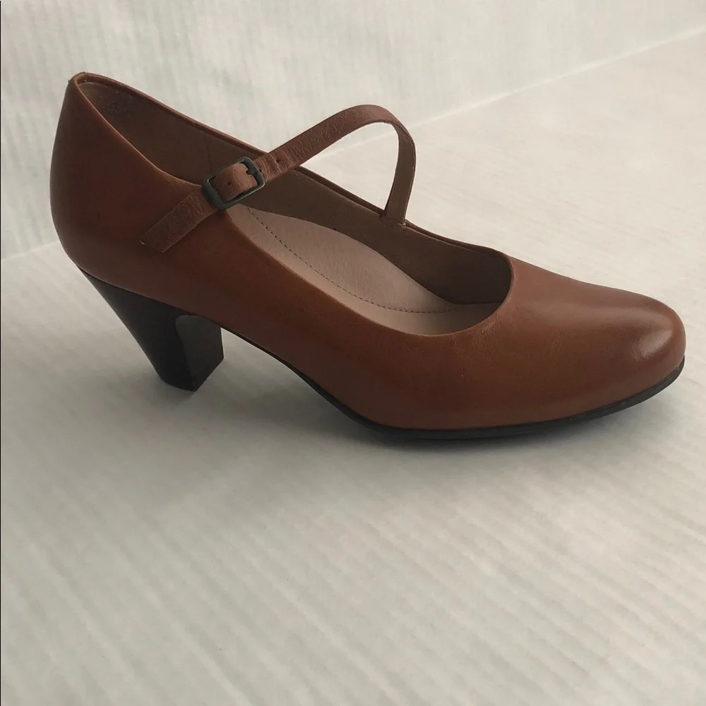 Brown Leather Mary Janes Umberto Raffini Heels Size 36